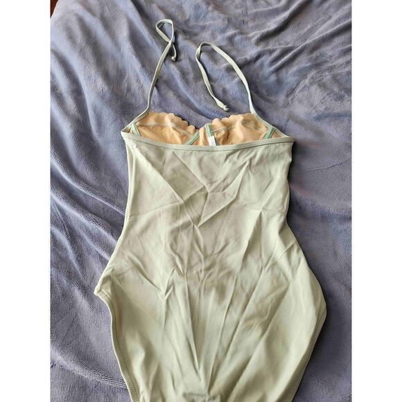 Swimsuit   - Picture 4 of 6